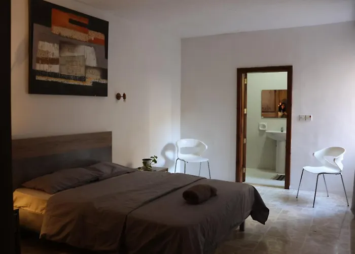 F51 With Private Bathroom Near The In Shared * スリーマ