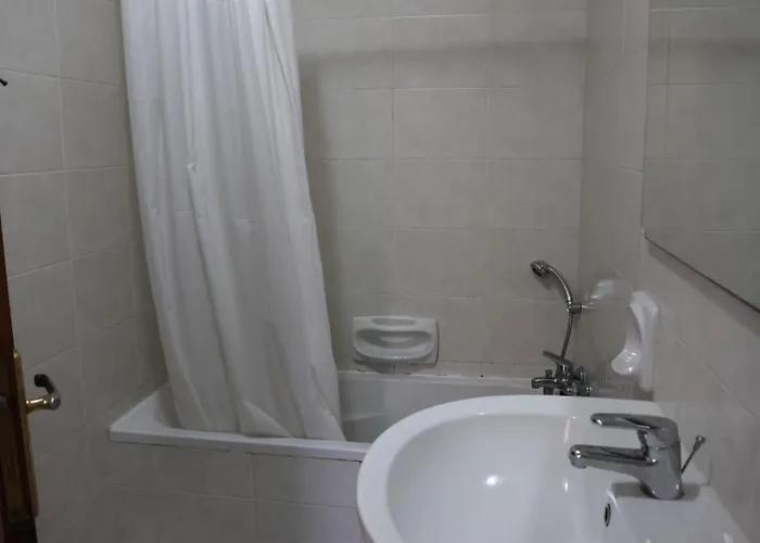 F51 With Private Bathroom Near The In Shared ホームステイ スリーマ