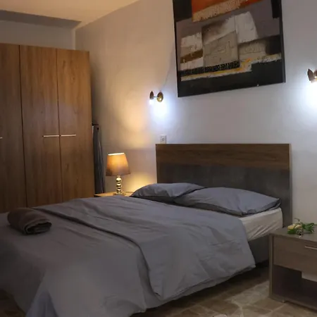 Homestay F51 With Private Bathroom Near The In Shared