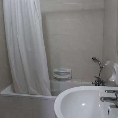 F51 With Private Bathroom Near The In Shared Accommodatie bij particulieren Sliema